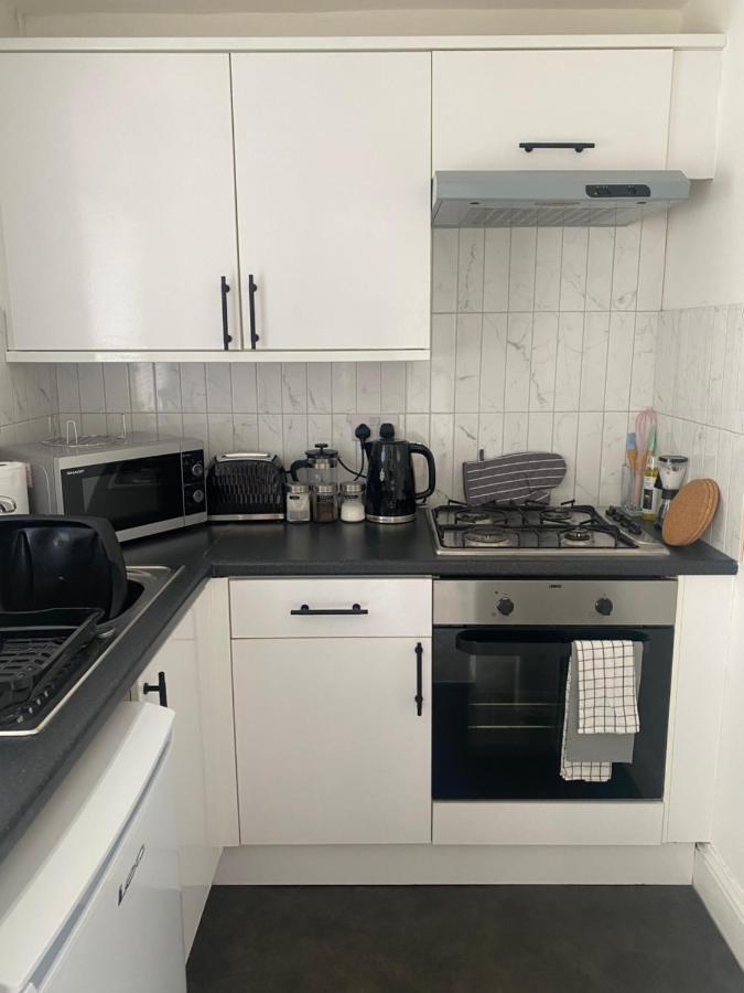 Stylish Central Basement Studio, With Outdoor Space برايتون المظهر الخارجي الصورة
