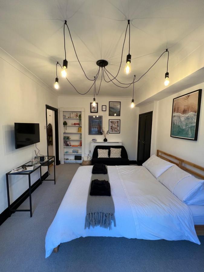 Stylish Central Basement Studio, With Outdoor Space برايتون المظهر الخارجي الصورة